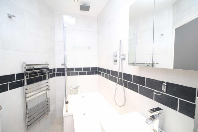 Flat 2, 40-42, Warwick Road, Manchester photo 3