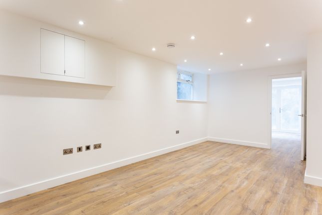 Flat 13B Rowhill Mansions, Rowhill Road, London photo 5