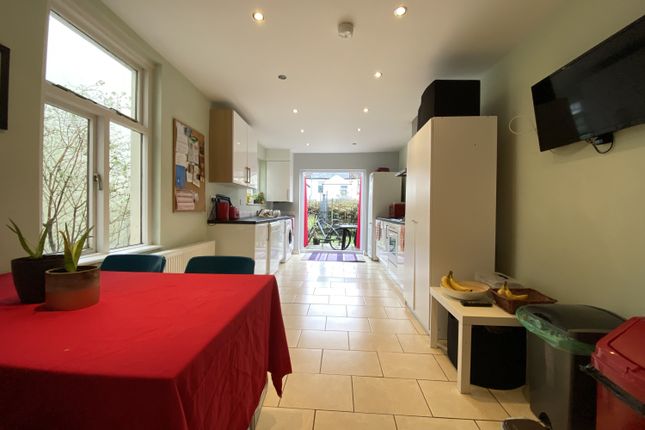 4-bed terraced on Sapphire Street(*), Cardiff, £2,100/mo