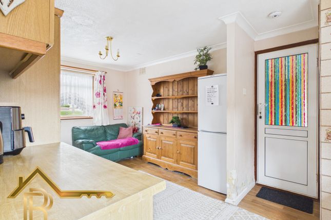 4, Moultrie Way, Upminster photo 5