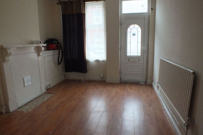 6 Roslyn Street, Leicester photo 2