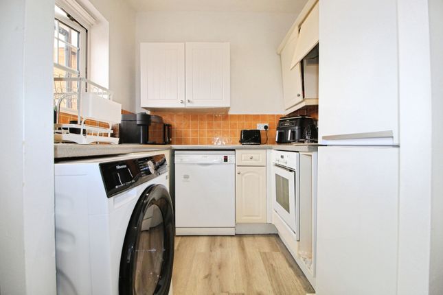 Flat 15, Orchestra Court, Symphony Close, Edgware photo 5
