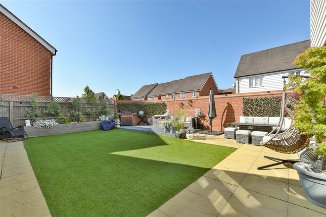 Maynard Drive, Horley photo 2
