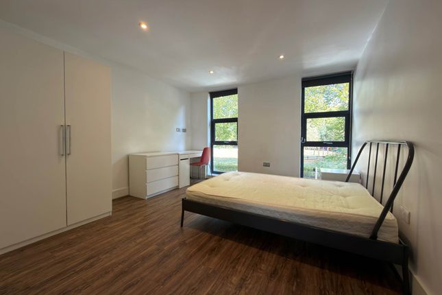 Flat 21 Clayford House, Hampden Road, London photo 4