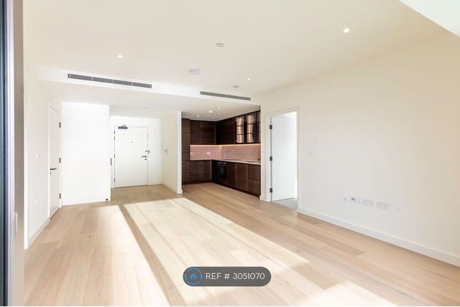 Flat, Riverscape Walk, London photo 5