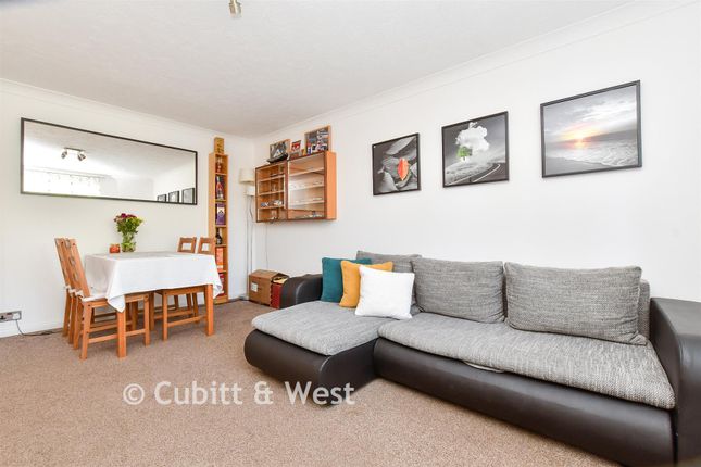 1-bed flat on 20, Kirk Rise, Sutton, £220,000