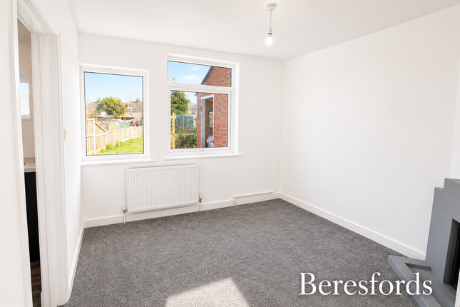 26, Smythies Avenue, Colchester photo 4