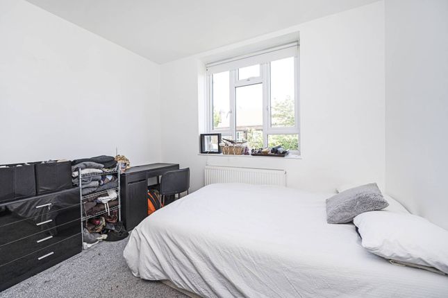 Thumbnail Flat to rent in Whiston Road, Bethnal Green, London