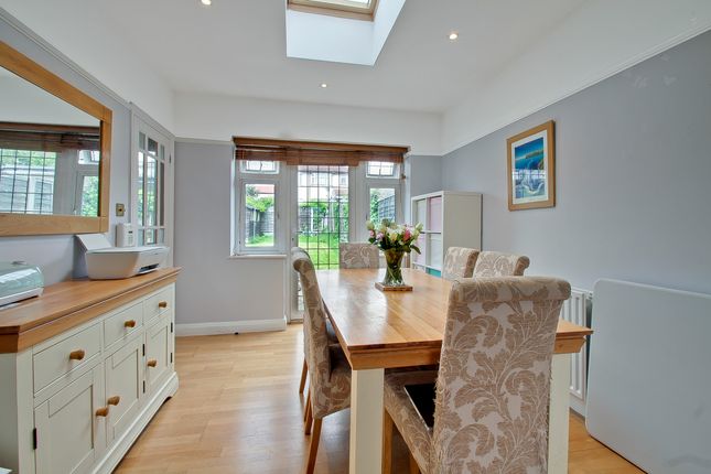 148, Wadham Gardens, Greenford photo 4
