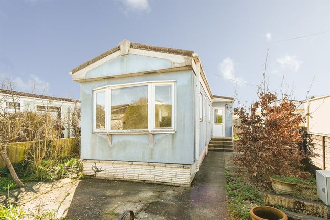 2-bed caravan on 13, Cannons Drive, Lechlade, £89,000