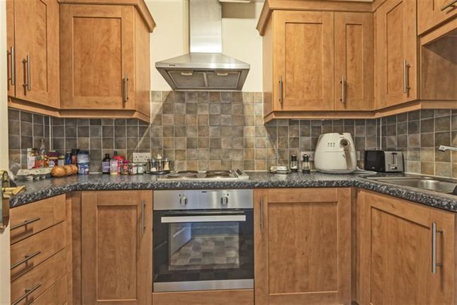 2, Petworth Court, Brooker's Road, Billingshurst photo 3