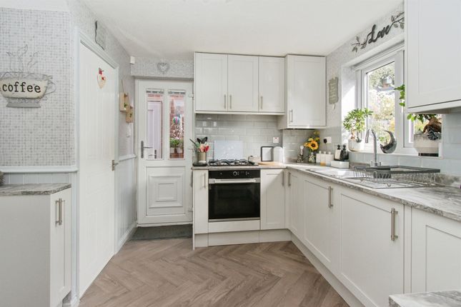 64, Gypsy Lane, Castleford photo 3