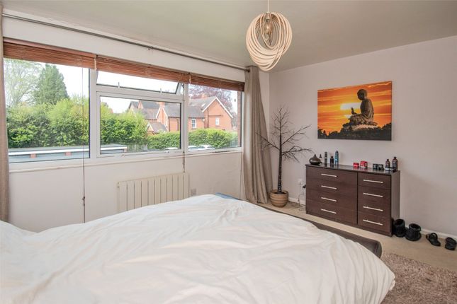 Flat for sale in New Road, Bromsgrove, Worcestershire