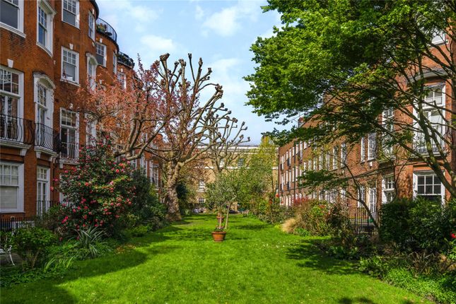 Flat for sale in Sloane Court East, Chelsea, London