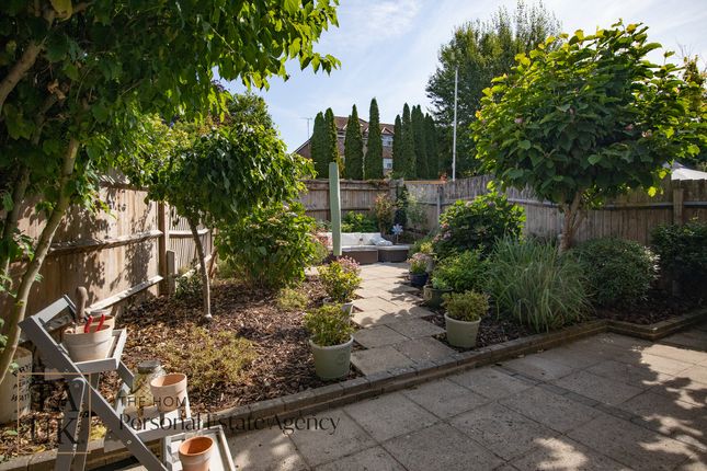 16, Hawthorn Way, Pulborough photo 4