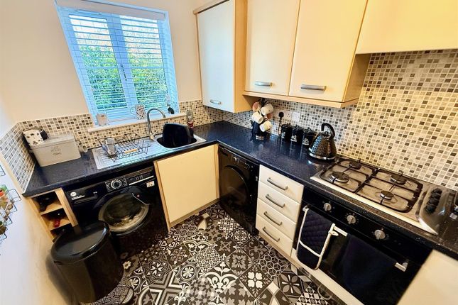 12, Aspen Road, Great Yarmouth photo 3