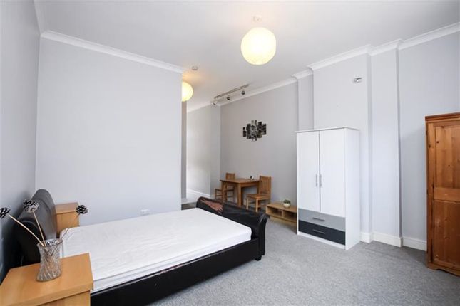 Thumbnail Studio to rent in The Burroughs, Hendon