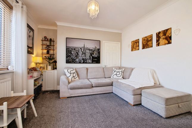 37, Collingwood Avenue, Wallsend photo 2