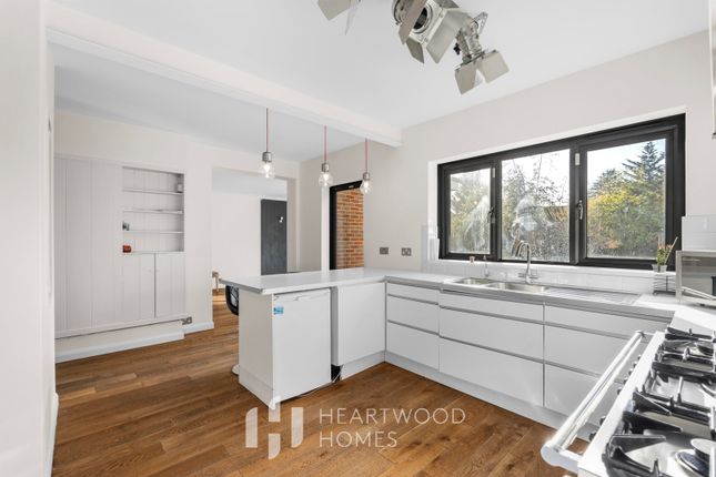 25, Homewood Road, St. Albans photo 4
