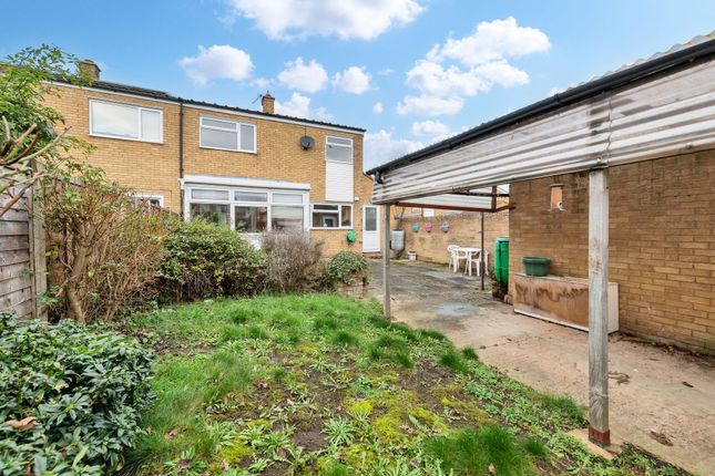 30 Bells Meadow, Royston photo 2