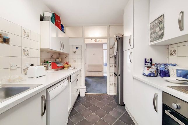 Thumbnail Flat for sale in Windermere Hall, Edgware