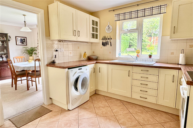 108, Wollaton Vale, Nottingham photo 2