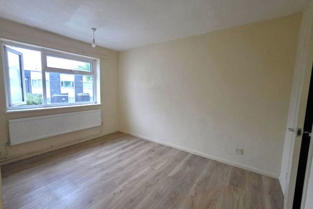 49 Melbourne Road, London photo 4