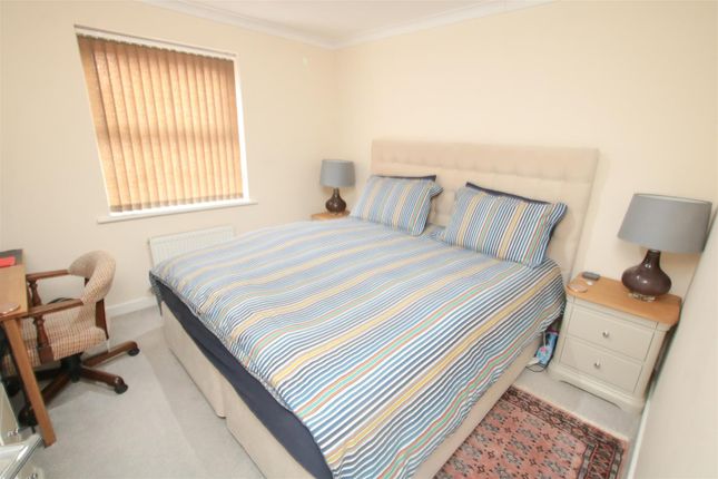 Flat for sale in Farnley Road, Balby, Doncaster