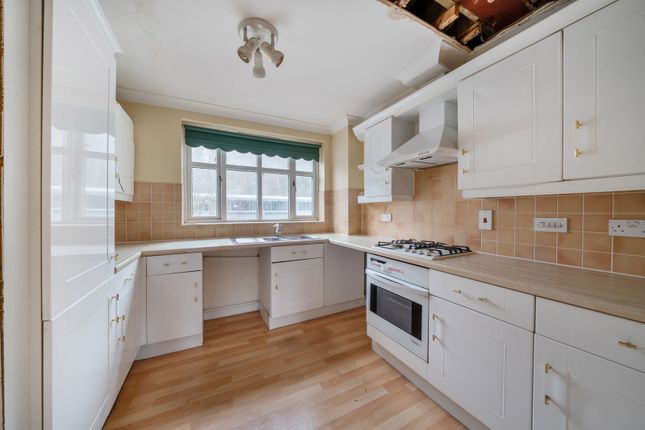 6, Linden Square, Uxbridge photo 2