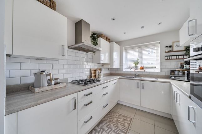 2 Seaforth Garden, Bedford, Bedford photo 3