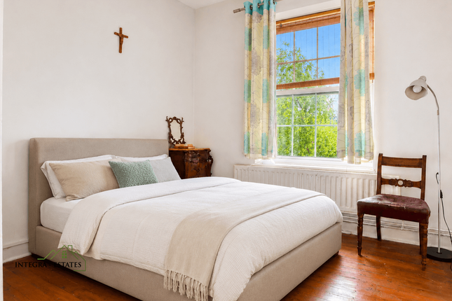 Flat 58, London photo 3
