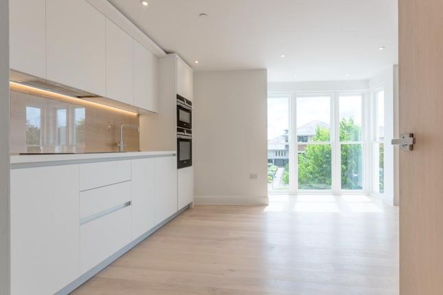 Thumbnail Flat to rent in King Georges Walk, Esher, Surrey