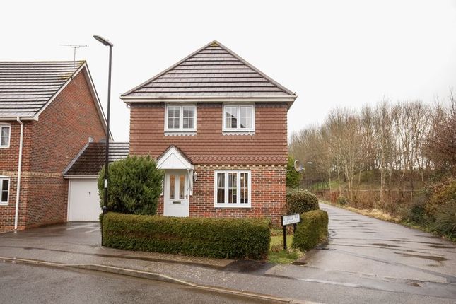 bluebell way, burgess hill rh15, 3 bedroom detached house for sale