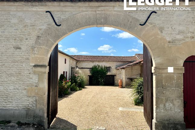 Thumbnail Villa for sale in Brie-Sous-Matha, Charente-Maritime, Nouvelle-Aquitaine