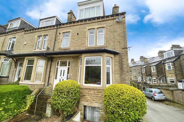 Thumbnail Room to rent in Park Grove, Saltaire, Shipley