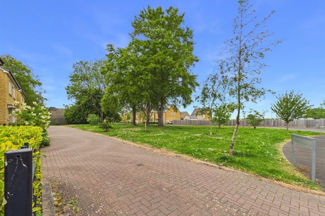 15, Sandown Crescent, Corsham photo 4