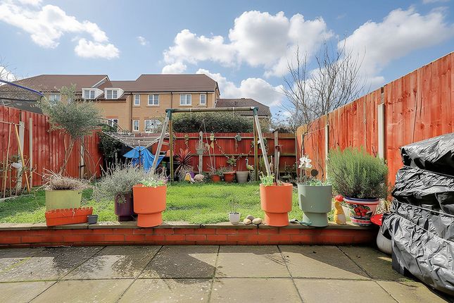 112, Tallow Close, Dagenham photo 2