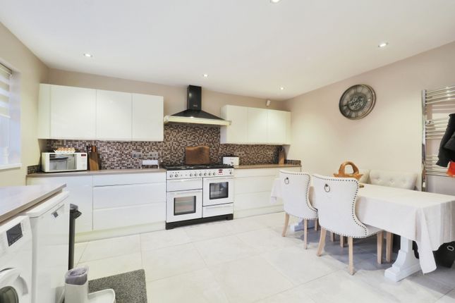 11Grosvenorcloseretforddn227Hp-004