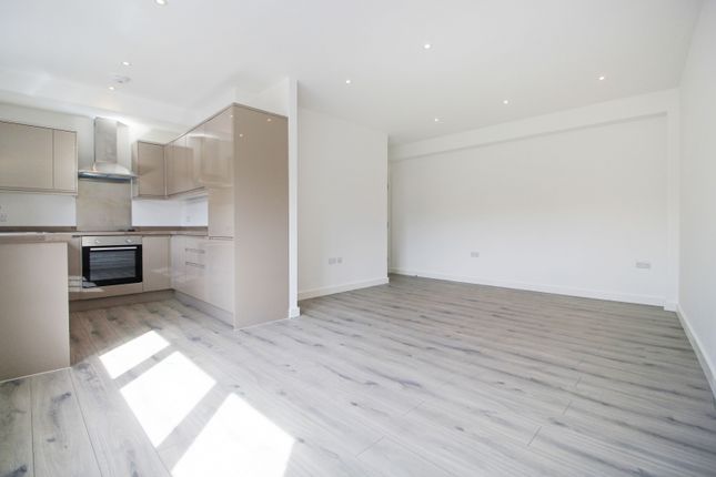 Uxbridge Road, West Ealing photo 4