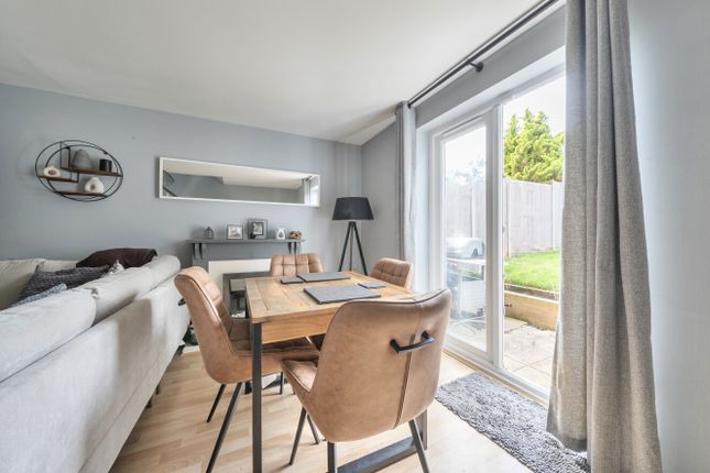 6, Farriers Way, Dunstable photo 3