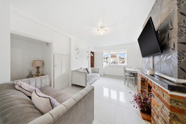 7, Redlands Road, Enfield photo 4