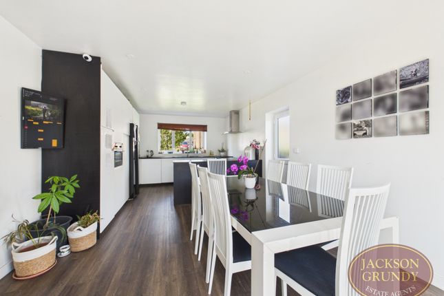 8, Greenwood Close, Daventry photo 4