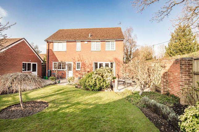 16 Lackmore Gardens, Woodcote photo 2