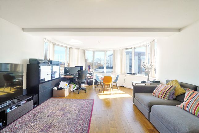 2-bed flat on Wallis House, 206, Great West Road, Brentford, £425,000