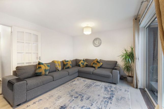 35, Bedser Drive, Greenford photo 4