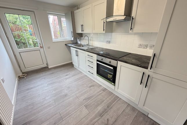 59 New Woodfield Green, Dunstable, Bedfordshire photo 2