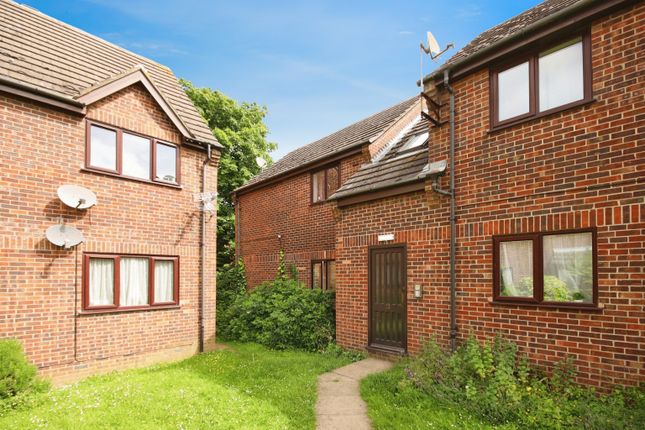 Thumbnail Flat for sale in Oliver Close, Rushden, Northamptonshire