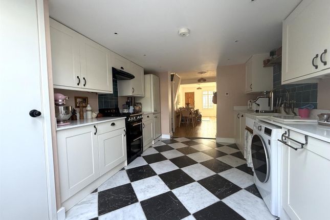 21, Southbank, Thames Ditton photo 2