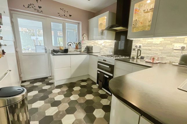 9, Woodland Close, Stourbridge photo 2