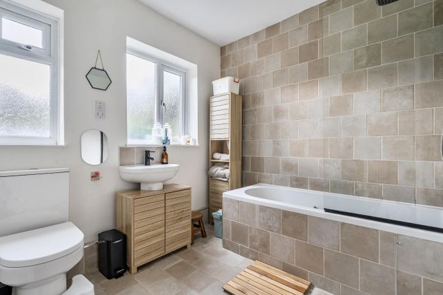 28, Maypole Villas, Eastleigh photo 4